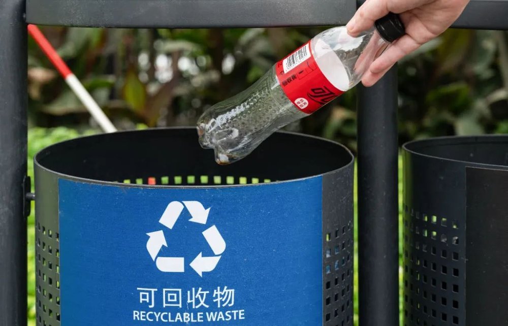 【循环经济】饮料瓶回收扔进垃圾桶只是第一步