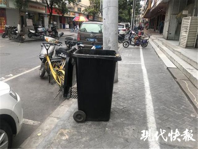 南京首批街巷撤240升塑料垃圾桶果皮箱还保留